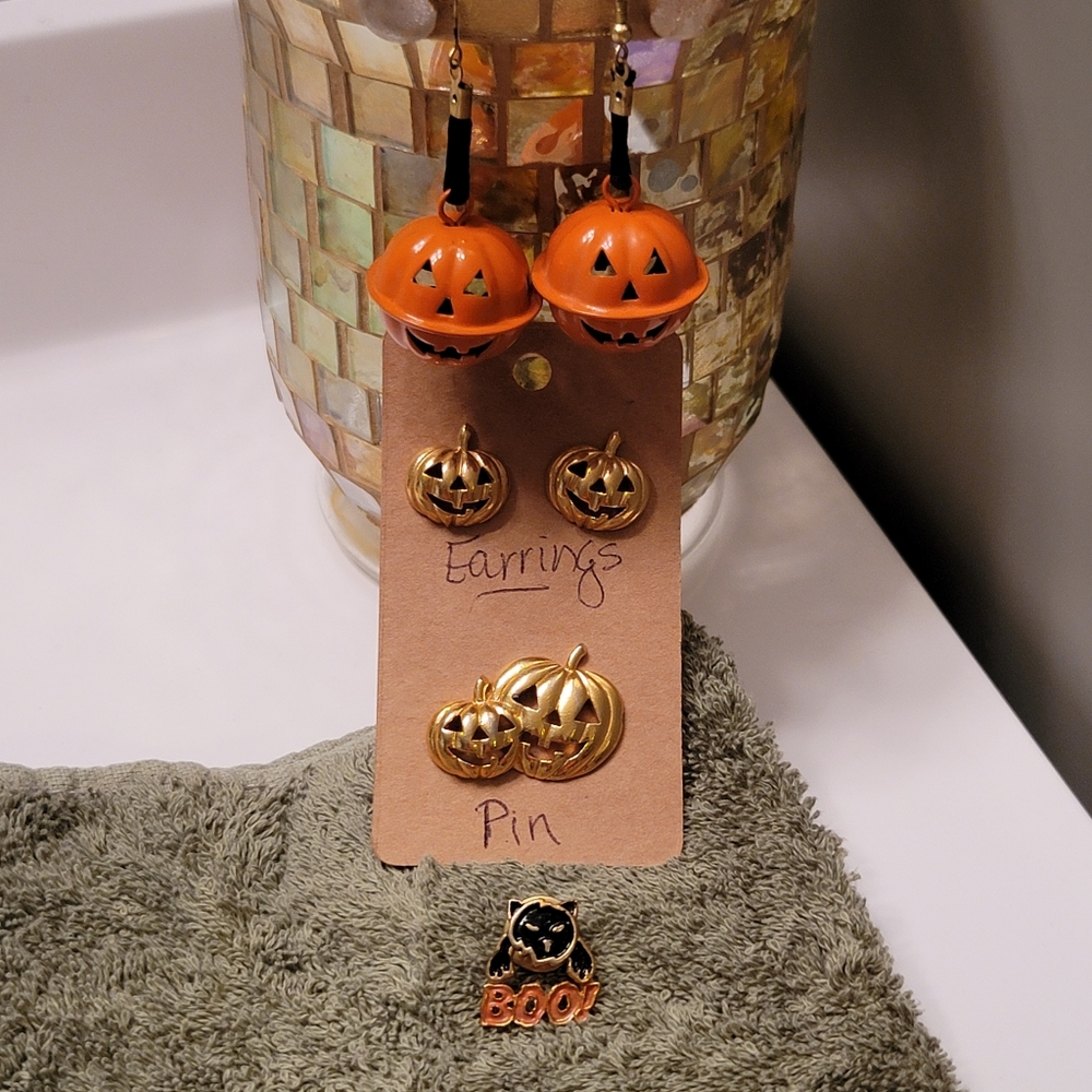 Halloween earrings and lapel pins
